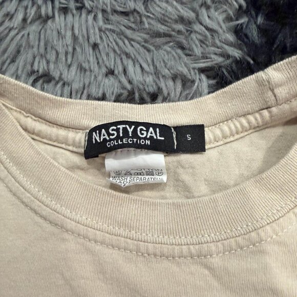 Nasty Gal "Girls Need To Support Girls" t-shirt - Picture 3 of 3